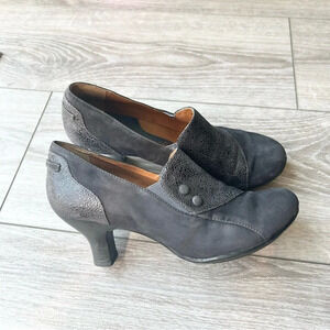 Blondo Black Suede Heels Side Button  Comfortable Slip Resistant Bootie